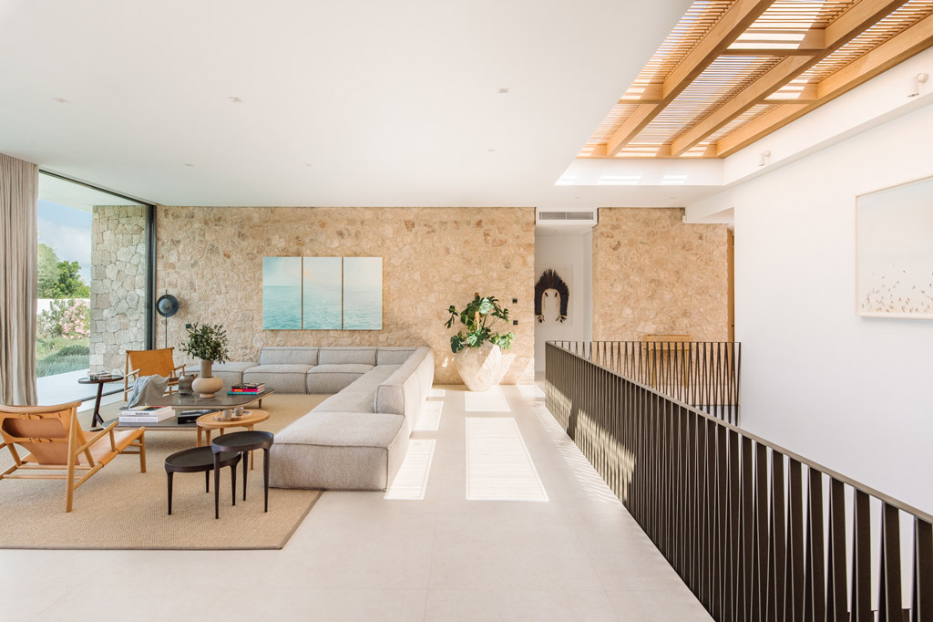 salón escalera viviendas cala tarida vera architecture