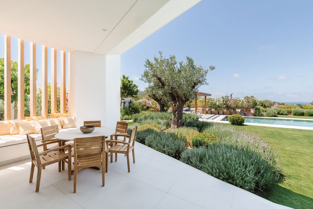 terraza cubierta viviendas cala tarida vera architecture